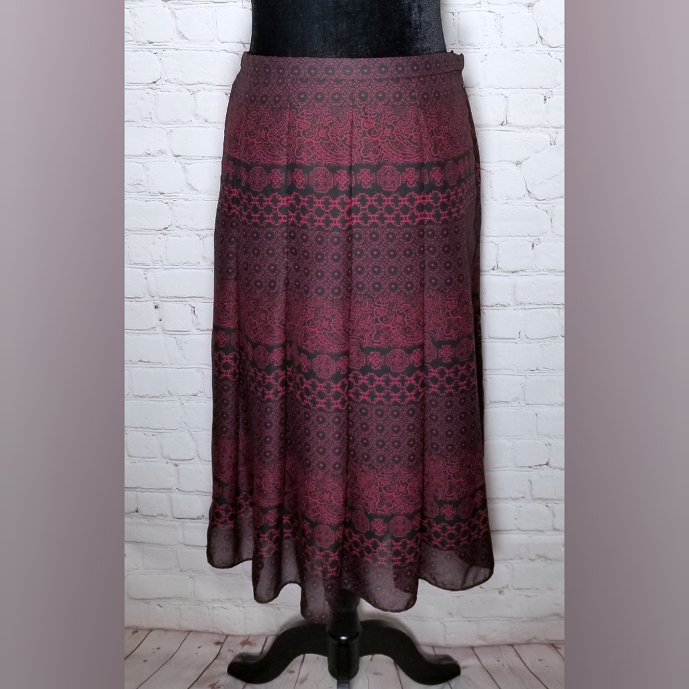 Black and red print pleated midi skirt